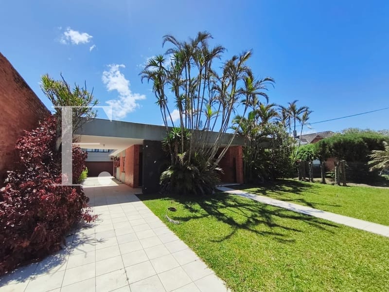 Casa com 202m², 3 dormitórios, 2 vagas, no bairro Atlântida em Xangri-Lá
