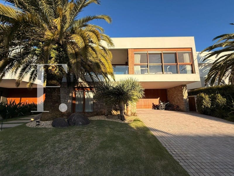 Sobrado com 460m², 5 dormitórios, 5 suítes, 2 vagas, Velas da Marina em Capão da Canoa