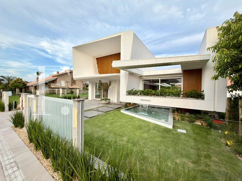 Casa com 304m², 4 dormitórios, 4 suítes, 4 vagas, no bairro Atlântida em Xangri-Lá