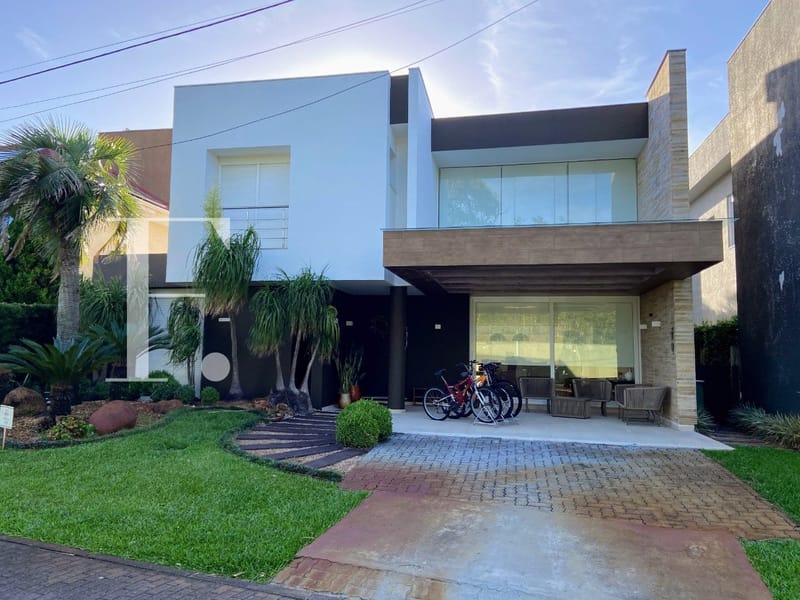 Sobrado com 305m², 4 dormitórios, 4 suítes, 2 vagas, Las Palmas em Xangri-Lá