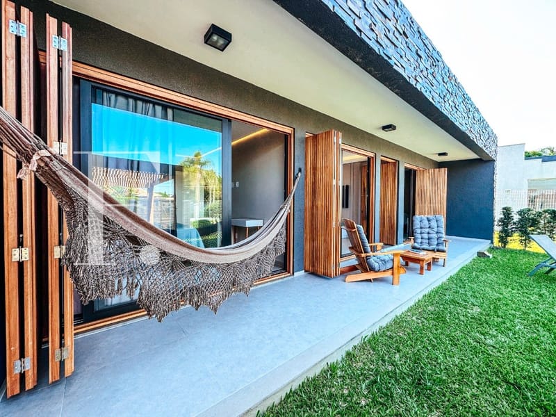 Casa com 245m², 5 dormitórios, 2 suítes, 2 vagas, no bairro Atlântida em Xangri-Lá