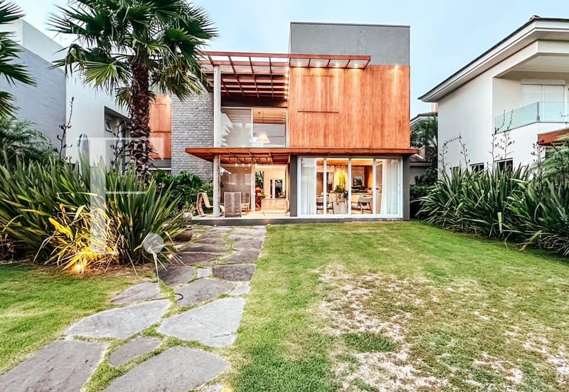 Sobrado com 341m², 5 dormitórios, 5 suítes, 2 vagas, La Plage em Xangri-Lá