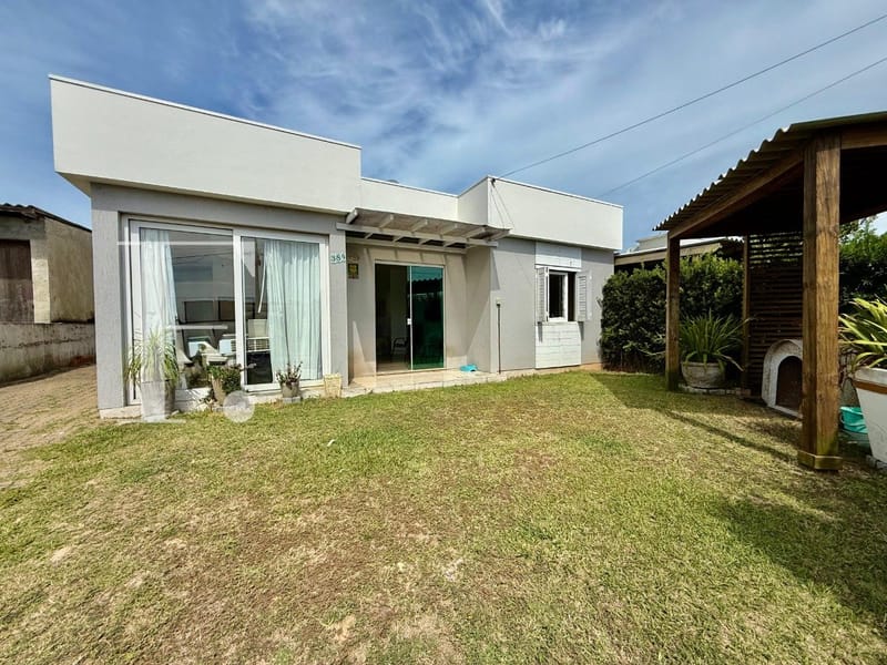 Casa com 68m², 2 dormitórios, 2 vagas, no bairro Noiva do Mar em Xangri-Lá