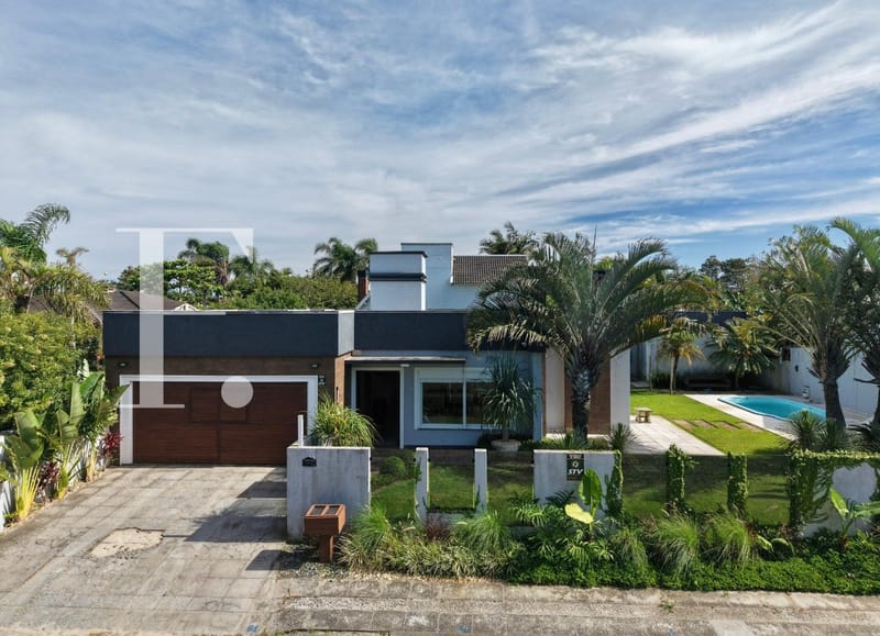 Casa com 184m², 4 dormitórios, 2 suítes, 2 vagas, no bairro Atlântida em Xangri-Lá