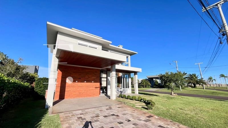 Sobrado com 244m², 4 dormitórios, 4 suítes, 2 vagas, Riviera em Xangri-Lá