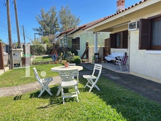 Casa com 360m², 3 dormitórios, 1 suíte, 2 vagas, no bairro Rainha do Mar em Xangri-Lá