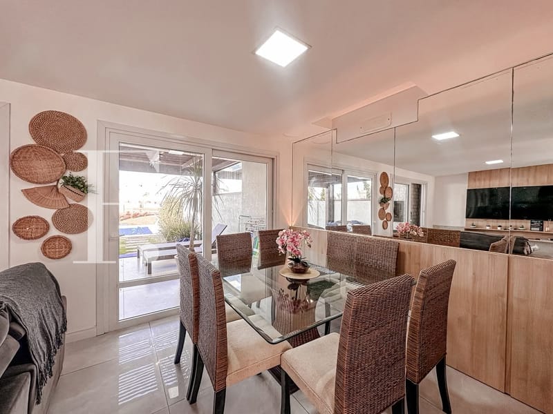 Casa Condomínio com 193m², 3 dormitórios, 1 suíte, 2 vagas, Pateo Marbella em Xangri-Lá