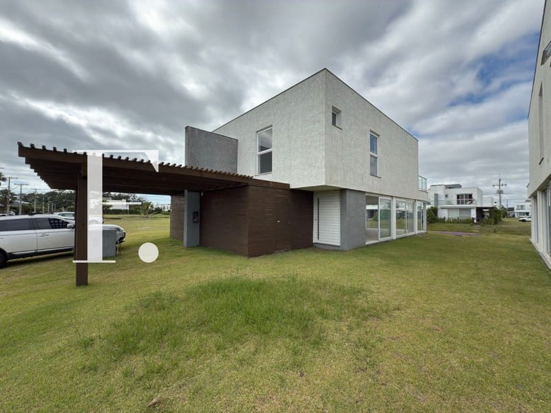 Sobrado com 141m², 3 dormitórios, 3 suítes, 1 vaga, One Atlântida Houses em Xangri-Lá