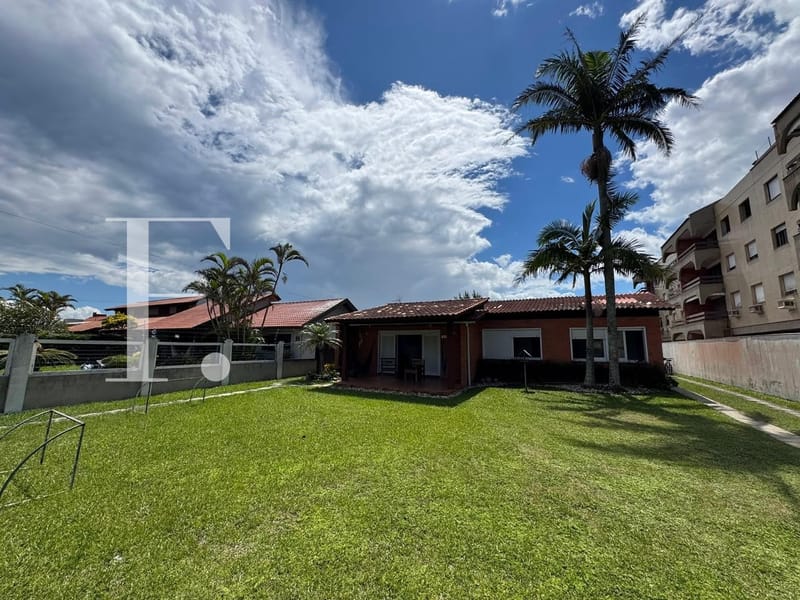 Casa com 594m², 3 dormitórios, 4 vagas, no bairro Atlântida em Xangri-Lá