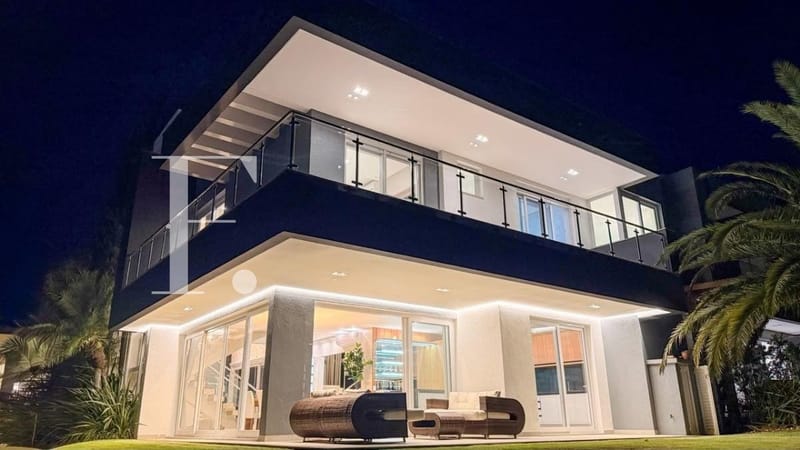 Sobrado com 334m², 5 dormitórios, 5 suítes, 3 vagas, Capão Ilhas Resort em Capão da Canoa