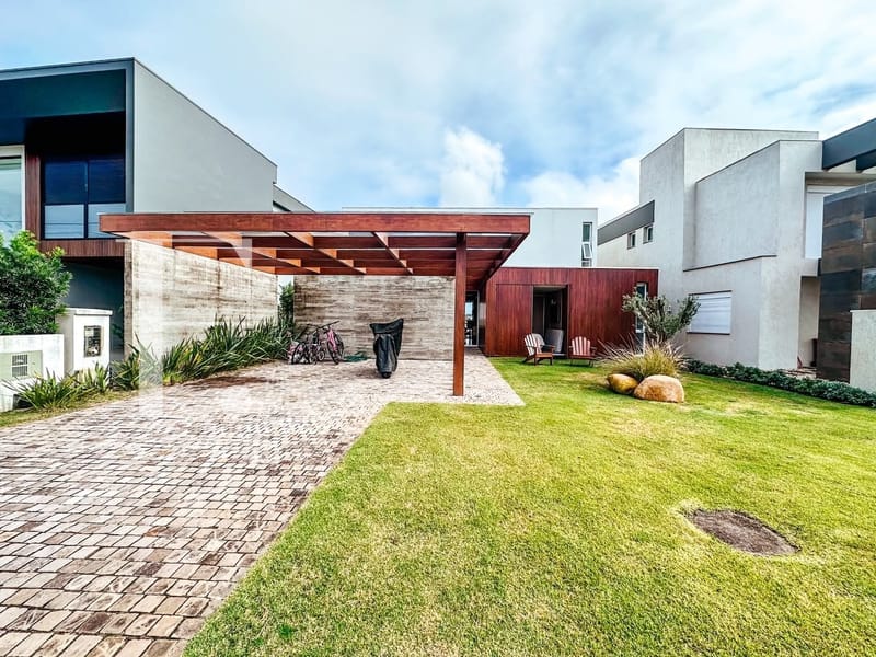 Sobrado com 218m², 4 dormitórios, 4 suítes, 2 vagas, Riviera em Xangri-Lá