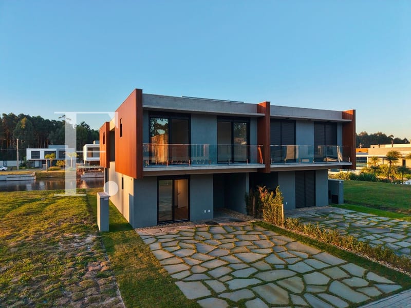 Sobrado com 267m², 4 dormitórios, 4 suítes, 2 vagas, Amaná em Xangri-Lá