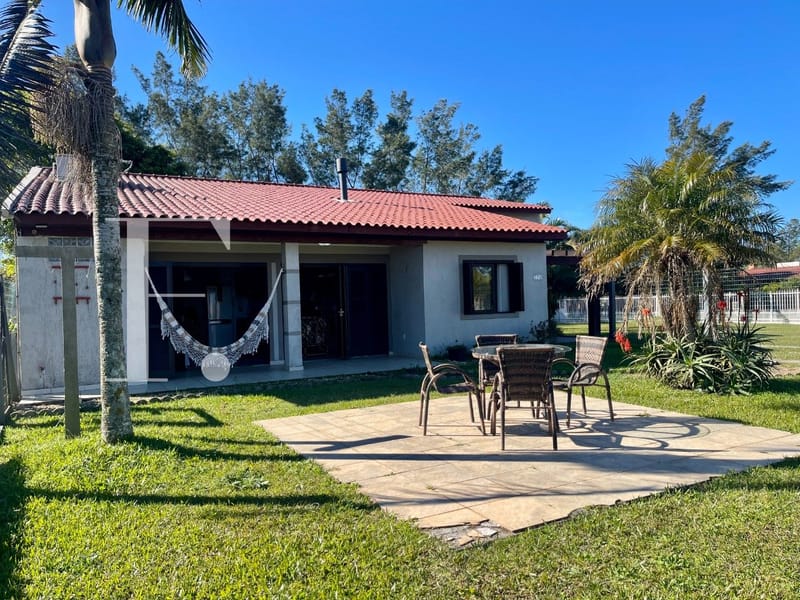 Casa com 140m², 3 dormitórios, 1 suíte, 2 vagas, no bairro Arpoador em Xangri-Lá