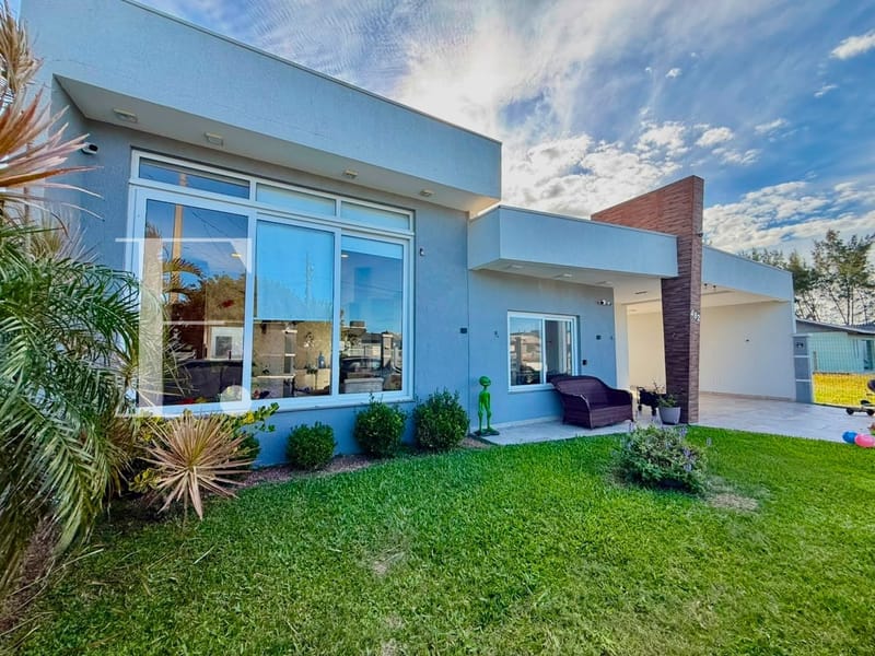 Casa com 68m², 3 dormitórios, 2 suítes, 2 vagas, no bairro Arpoador em Xangri-Lá