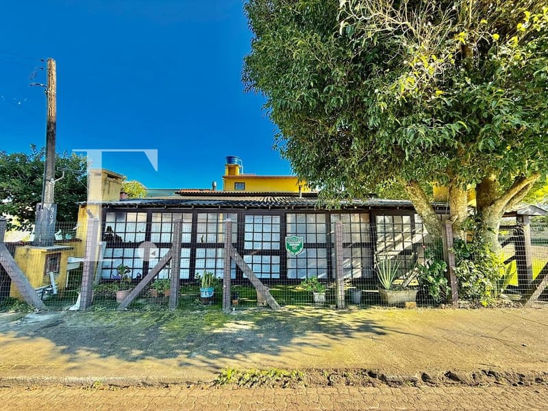 Casa com 110m², 4 dormitórios, 2 suítes, 2 vagas, no bairro Rainha do Mar em Xangri-Lá