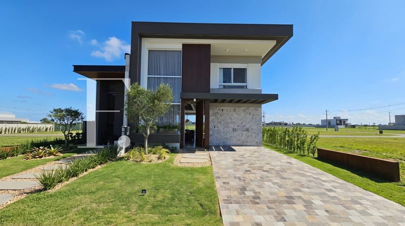 Sobrado com 189m², 4 dormitórios, 4 suítes, 2 vagas, Joy Xangri-Lá em Xangri-Lá