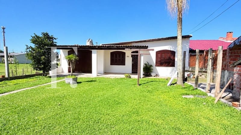 Casa com 122m², 2 dormitórios, 2 vagas, no bairro Rainha do Mar em Xangri-Lá