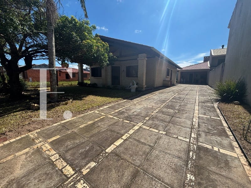 Casa com 150m², 3 dormitórios, 1 suíte, 4 vagas, no bairro Remanso em Xangri-Lá