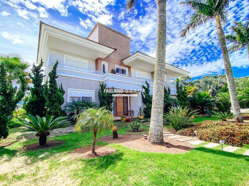 Sobrado com 520m², 6 dormitórios, 6 suítes, 2 vagas, Malibu em Xangri-Lá