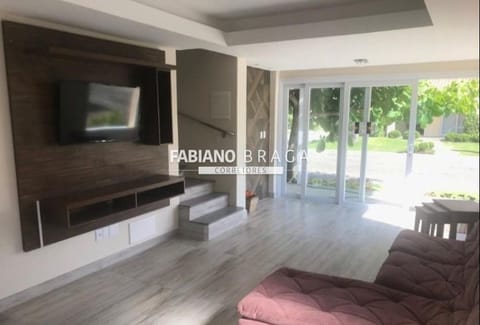 Sobrado com 200m², 5 dormitórios, 5 suítes, 2 vagas, Villas Resort em Xangri-Lá