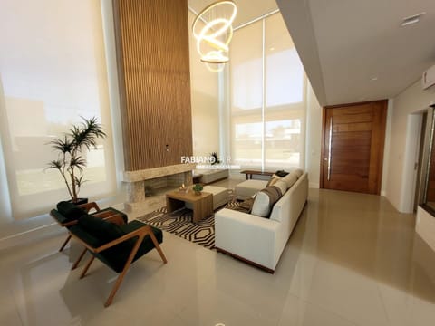 Sobrado com 350m², 4 dormitórios, 4 suítes, 2 vagas, Velas da Marina em Capão da Canoa