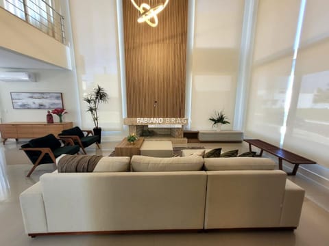 Sobrado com 350m², 4 dormitórios, 4 suítes, 2 vagas, Velas da Marina em Capão da Canoa