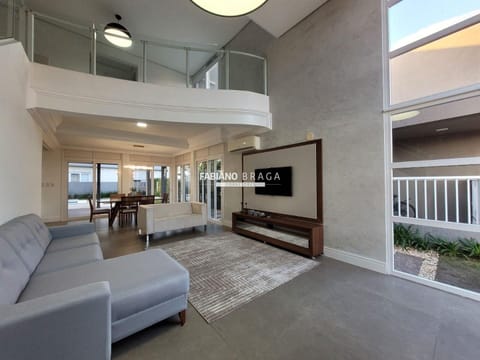 Sobrado com 218m², 5 dormitórios, 3 suítes, Sea Coast em Xangri-Lá
