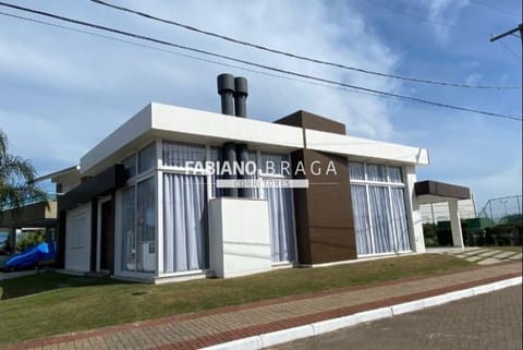 Casa Condomínio com 218m², 4 dormitórios, 4 suítes, 3 vagas, Sea Coast em Xangri-Lá