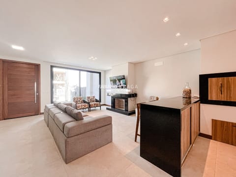 Sobrado com 227m², 4 dormitórios, 4 suítes, 2 vagas, Blue em Xangri-Lá