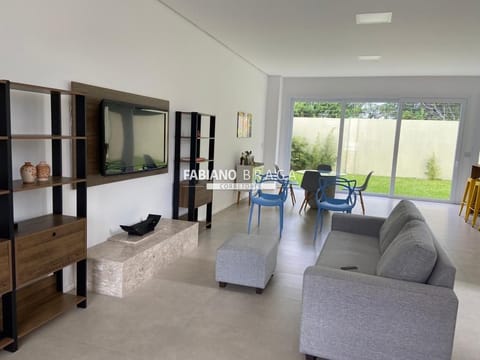 Sobrado com 170m², 4 dormitórios, 4 suítes, 2 vagas, Blue em Xangri-Lá