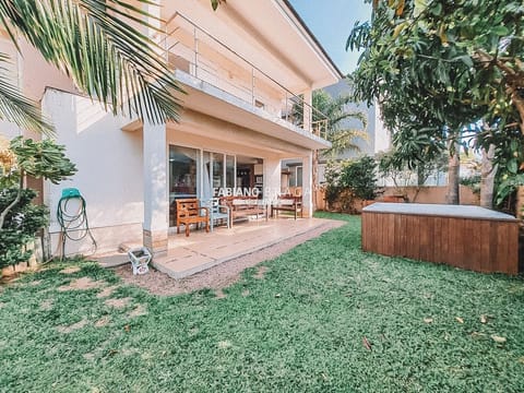 Sobrado com 300m², 3 dormitórios, 3 suítes, 2 vagas, Sea Coast em Xangri-Lá