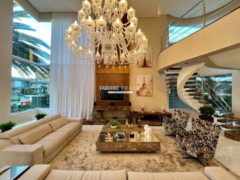 Sobrado com 380m², 4 dormitórios, 4 suítes, 4 vagas, Enseada Lagos em Xangri-Lá