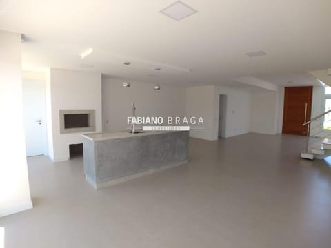 Sobrado com 198m², 4 dormitórios, 4 suítes, 2 vagas, Las Palmas em Xangri-Lá