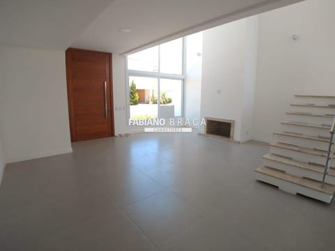 Sobrado com 198m², 4 dormitórios, 4 suítes, 2 vagas, Las Palmas em Xangri-Lá