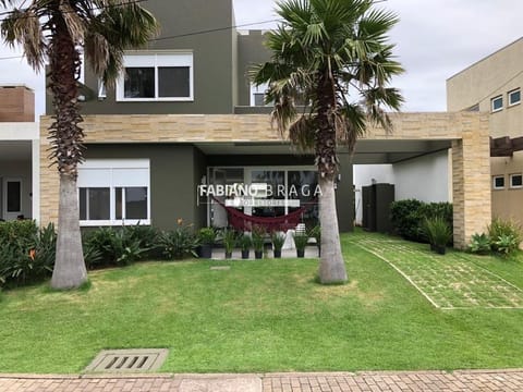 Sobrado com 190m², 4 dormitórios, 4 suítes, 2 vagas, Las Palmas em Xangri-Lá