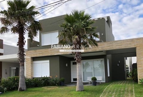 Sobrado com 190m², 4 dormitórios, 4 suítes, 2 vagas, Las Palmas em Xangri-Lá