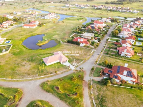 Sobrado com 270m², 4 dormitórios, 4 suítes, 2 vagas, Green Village Golf Club em Xangri-Lá
