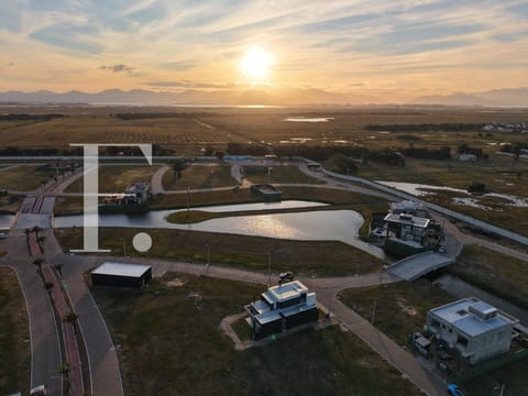 Terreno em Condomínio com 240m², Allure Beach Condo em Xangri-Lá