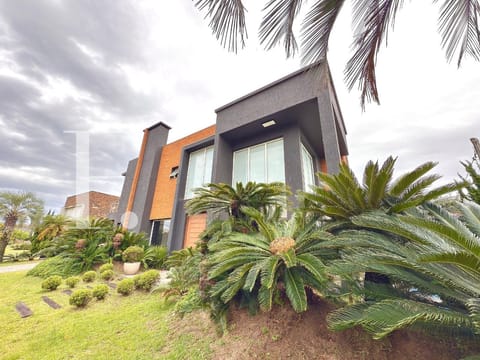 Sobrado com 260m², 4 dormitórios, 4 suítes, 2 vagas, Acqualina em Xangri-Lá
