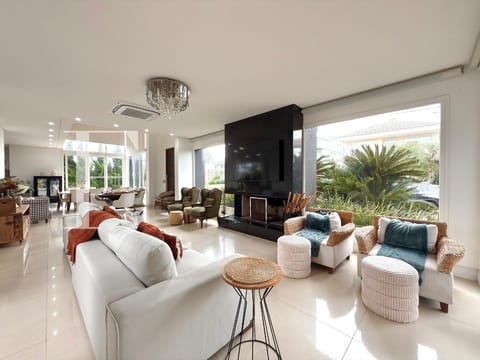 Sobrado com 260m², 4 dormitórios, 4 suítes, 2 vagas, Acqualina em Xangri-Lá