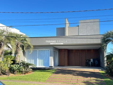 Sobrado com 260m², 4 dormitórios, 3 suítes, 2 vagas, Quintas do Lago em Xangri-Lá
