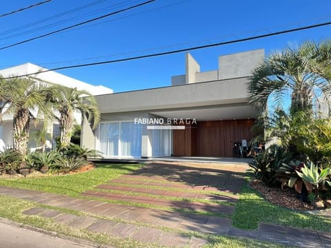 Sobrado com 260m², 4 dormitórios, 3 suítes, 2 vagas, Quintas do Lago em Xangri-Lá