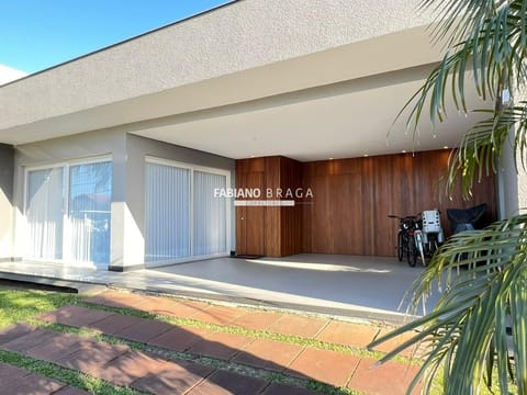 Sobrado com 260m², 4 dormitórios, 3 suítes, 2 vagas, Quintas do Lago em Xangri-Lá
