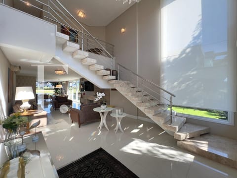 Sobrado com 330m², 4 dormitórios, 4 suítes, 2 vagas, Capão Ilhas Resort em Capão da Canoa