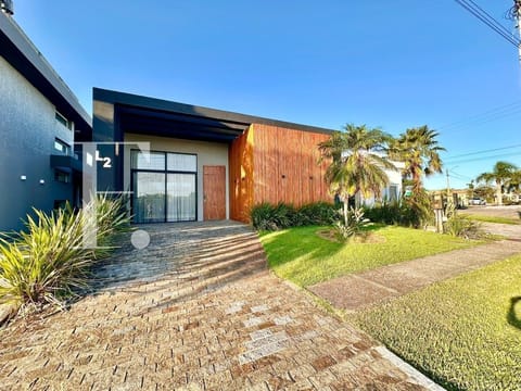 Casa Condomínio com 184m², 4 dormitórios, 4 suítes, 2 vagas, Capão Ilhas Resort em Capão da Canoa
