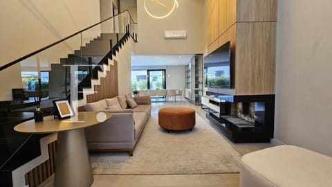 Sobrado com 167m², 4 dormitórios, 4 suítes, 2 vagas, Blue em Xangri-Lá