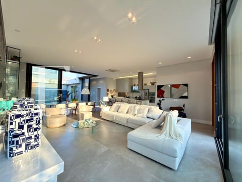 Casa Condomínio com 255m², 4 dormitórios, 4 suítes, 2 vagas, Velas da Marina em Capão da Canoa