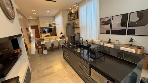 Casa Condomínio com 182m², 4 dormitórios, 4 suítes, 4 vagas, Capão Ilhas Resort em Capão da Canoa