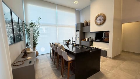 Casa Condomínio com 182m², 4 dormitórios, 4 suítes, 4 vagas, Capão Ilhas Resort em Capão da Canoa