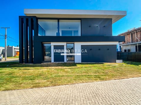 Sobrado com 185m², 4 dormitórios, 4 suítes, 2 vagas, Blue em Xangri-Lá